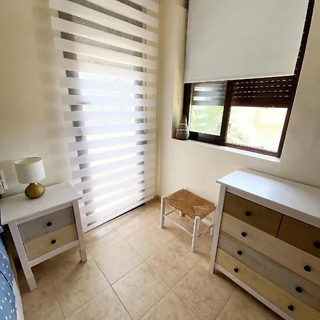 Acogedor En La Playa. Urbanización La Felicidad. Marinas *