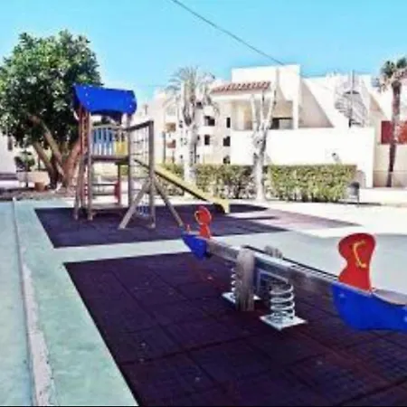 Acogedor En La Playa. Urbanizacion La Felicidad. Marinas *