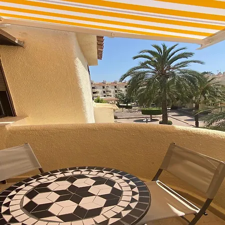 Acogedor En La Playa. Urbanización La Felicidad. Marinas