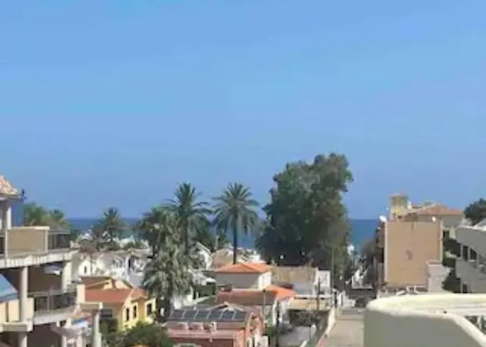 Acogedor En La Playa. Urbanizacion La Felicidad. Marinas アパート デニア