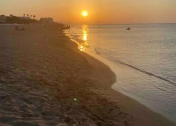 Acogedor En La Playa. Urbanizacion La Felicidad. Marinas アパート デニア