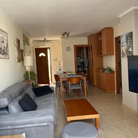 Acogedor En La Playa. Urbanizacion La Felicidad. Marinas *